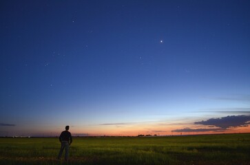 Anochecer bajo las estrellas © JOSE