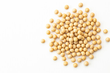 白背景に大豆