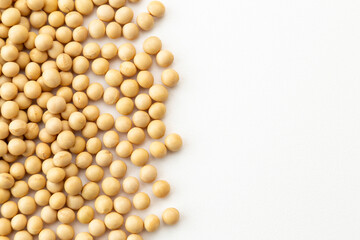 白背景に大豆