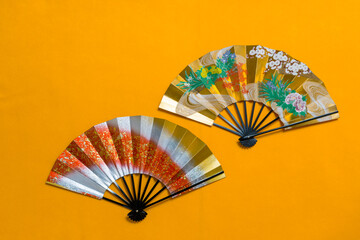 日本的伝統工芸品の舞扇、舞踊や装飾品としも非常に美しい。贈り物にも最適。