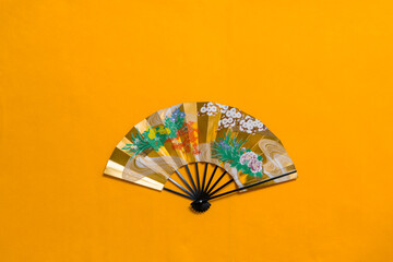 日本的伝統工芸品の舞扇、舞踊や装飾品としも非常に美しい。贈り物にも最適。