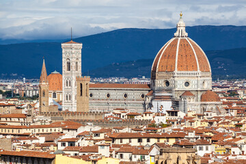 Obraz premium View of the Renaissance Duomo from Piazzale Michelangelo in the city of Firenze Florence, Italy.