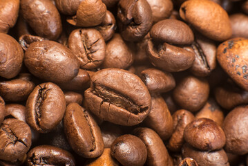 Obraz premium brązowe ziarna kawy z bliska.