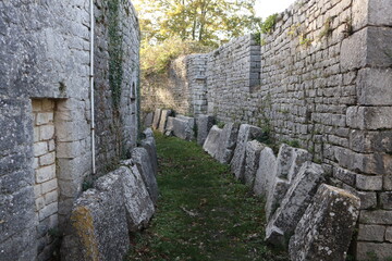 Altilia - Mura di cinta nel Parco Archeologico di Sepino