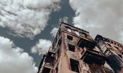 Fototapeta premium destroyed and burned houses in the city during the war in Ukraine