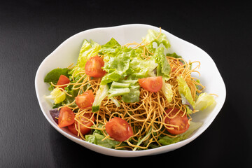 パリパリ麺サラダ