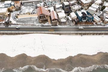 湘南七里ヶ浜海岸の雪景色