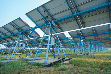 Fototapeta premium Solar Photovoltaic of solar farm view, solar plant rows array of on the water mount system Installation in earthen pond, water storage. Floating solar or floating photovoltaics (FPV) 
