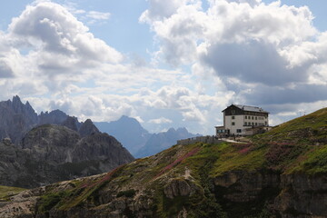 Fototapeta na wymiar Rifugio Auronzo in Tre Cime di Lavaredo, Drei Zinnen, Dolomiti, Dolomites Alps, Italy