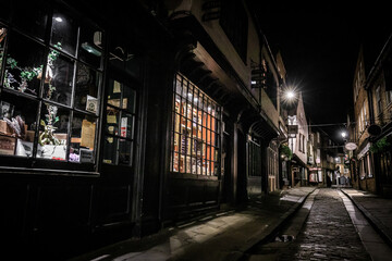 Fototapeta premium Enchanting Night in Shambles Street, York