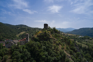 Italy's architectural splendor: A drone's-eye view of Castello di Pietramogolana and Viadotto Rio Pietramogolana in Pietramogolana PR. A picturesque panorama.