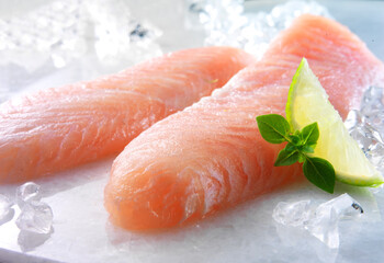 Panagasiusfischfilet, Fisch, roh, Pangasius, Eis, gekühlt, Limette