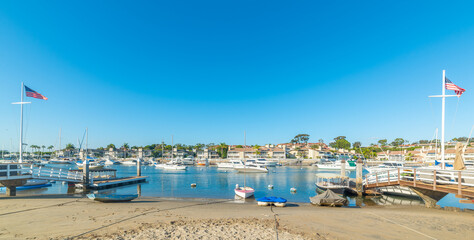 Fototapeta na wymiar Boats in Newport Beach on a sunny day