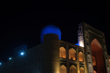 Night view of the Mir-i Arab Madrasa in Bukhara, Uzbekistan - obrazy, fototapety, plakaty