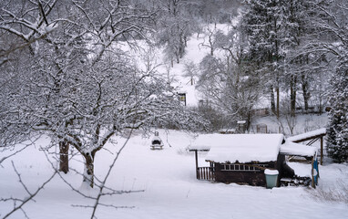Winterwetter mit Schnee In Marburg, Ockershausen Heiliger Grund , Garten