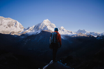 Fototapeta premium man standing in front of the mountain