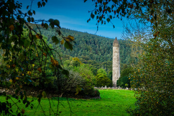 Fototapeta na wymiar Round Tower in the Glendalough monastic site 