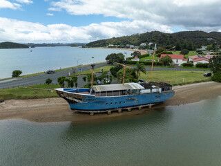 Fototapeta na wymiar Abandoned boat in Waitangi, Northland, New Zealand.
