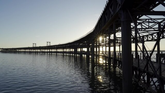 Muelle minero de Riotinto C&iacute;a., conocido como Muelle del Tinto. Este es uno de los restos que dejaron los ingleses en Huelva, Andaluc&iacute;a, Espa&ntilde;a. Abril de 2024.