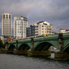 Naklejka premium bridge over the river thames