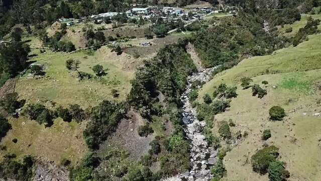Toma a&eacute;rea del paisaje natural de la localidad del Sumapaz en Bogot&aacute; - Colombia, cerca del Centro Poblado de Nazareth 1.