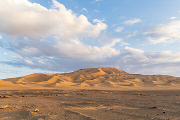 Fototapeta na wymiar Sand dunes in the Saudi Arabian desert.