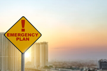 Traffic sign with 'Emergency plan' text