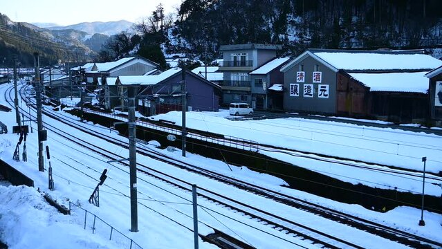 北陸新幹線敦賀延伸前の北陸本線を走る特急サンダーバード （北陸本線 南今庄 - 今庄, 2024年1月）