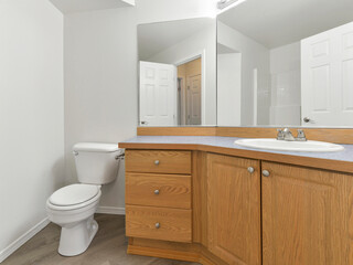 Fototapeta na wymiar Modern residential bathroom interior