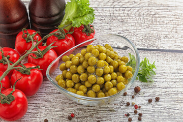 Canned sweet green peas conserve