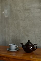 ティーポットとカップアンドソーサー