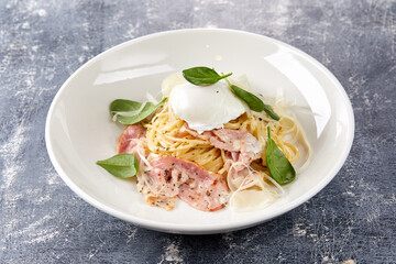 pasta with egg and bacon