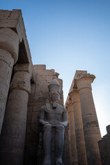 Statue de Ramses 2 au temple de louxor à Louxor en Égypte