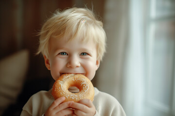 Naklejka premium Photo of small boy happy with donuts