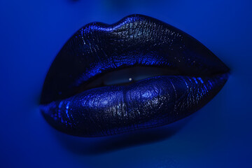 Midnight Glow: Intense Blue Lip Art