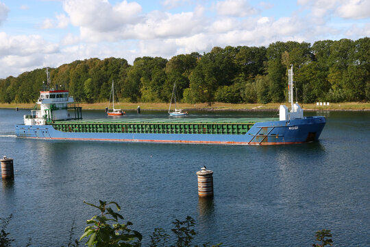 Nord-Ostseekanal nahe Kiel, Schleswig-Holstein, Deutschland, Rosi, Madeira
