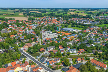 Ausblick über die Stadt Dorfen im Isental in Oberbayern