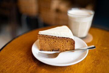 Okusawa Factory Coffee and Bakesのキャロットケーキでティータイム