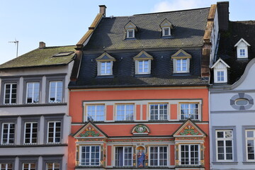 Fototapeta na wymiar Historisches Gebäude im Zentrum der Stadt Wittlich in Rheinland-Pfalz 