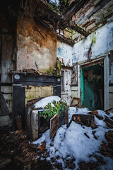 Fototapeta na wymiar The rotten and abandoned old farm house