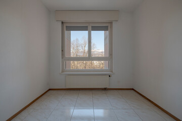 Fototapeta premium Front view of an empty room with windows overlooking nature.