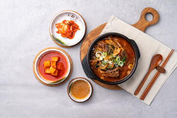 Yangpyeong, hangover soup, sundaeguk, Korean food, bone hangover soup, side dishes, salted shrimp, earthenware, kkakdugi,