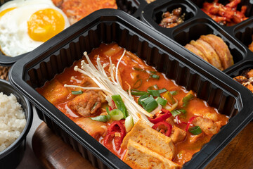 Korean food, braised spicy chicken, pork, kimchi stew, squid, stir-fry, red chili paste jjigae, stir-fried spicy pork, beef brisket, pork cutlet, seafood, soft tofu, side dishes, spicy food, rice,