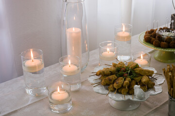Delicious croquettes grace a wedding table, bathed in the soft glow of candles. A perfect blend of flavor and romance for any special occasion.