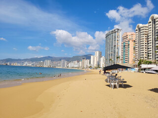 Naklejka premium Panoramic View of Icacos Beachfront and Skyline in Acapulco