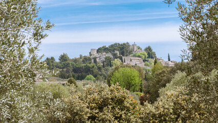 Village Provençal d'Eygalières dans les Alpilles, village perché au milieu des champs d'oliviers...