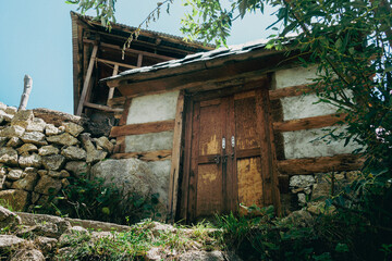Fototapeta na wymiar Vintage hillside home in Himachal Pradesh's Kinnaur district, India.