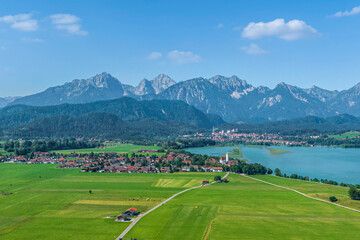 Die Region um den Forggensee bei Schwangau im Luftbild, Blick über Waltenhofen und Füssen in die...