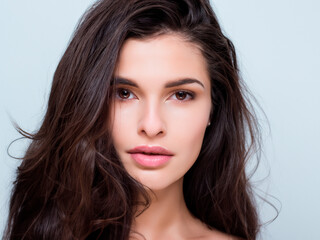 Naklejka premium Brown hair woman face