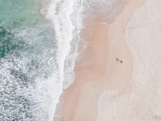 Zelfklevend Fotobehang Surfista en la playa, drone estilo pastel © joaquin
